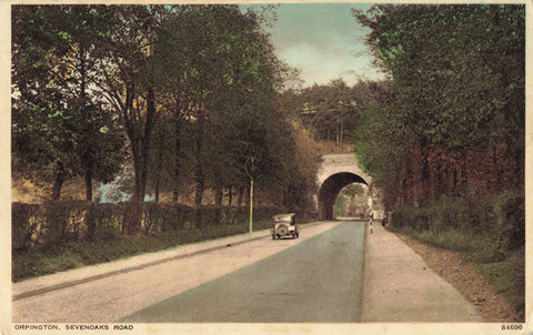 ORPINGTON, SEVENOAKS ROAD - VINTAGE CAR, 1942 KENT POSTCARD (ref 7060/23)