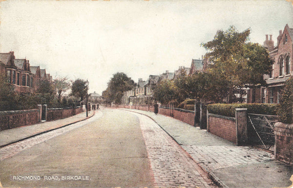 1950s postcard of Richmond Road, Birkdale, nr Southport