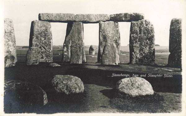 STONEHENGE, SUN AND SLAUGHTER STONE, OLD RP POSTCARD (ref 6751/24)