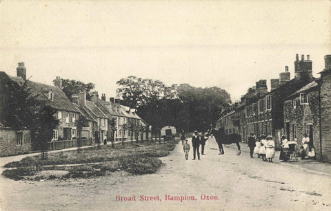 BROAD STREET, BAMPTON, OXON - OLD OXFORDSHIRE POSTCARD (ref 7265/23/F)