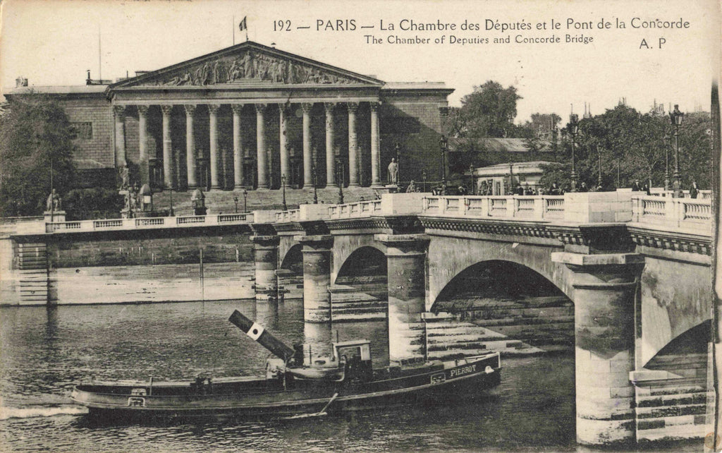 PARIS, LA CHAMBRE DES DEPUTES ET PONTE DE LA CONCORDE  1920s POSTCARD