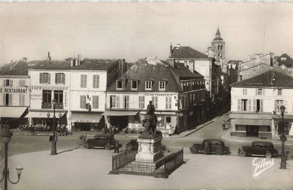 COGNAC - PLACE FRANCOIS 1er - REAL PHOTO POSTCARD (ref 5440/23)