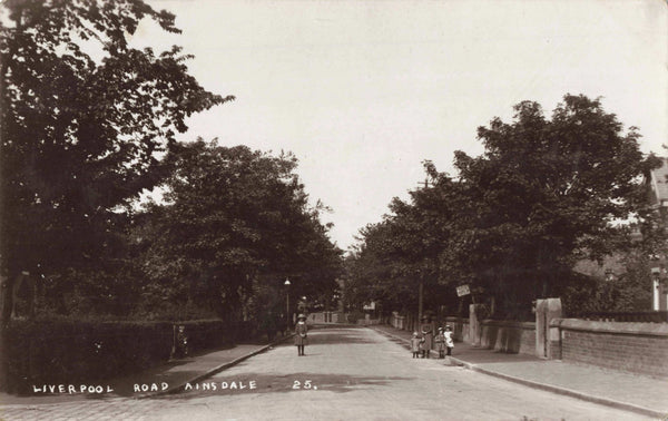 LIVERPOOL ROAD, AINSDALE NR SOUTHPORT, OLD REAL PHOTO POSTCARD (ref 6463/25)