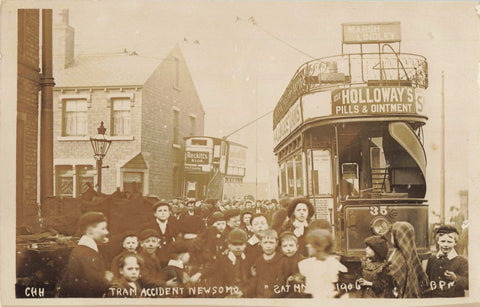 TRAM ACCIDENT, NEWSOME ROAD, HUDDERSFIELD 1906 REAL PHOTO POSTCARD (ref 6385/24)