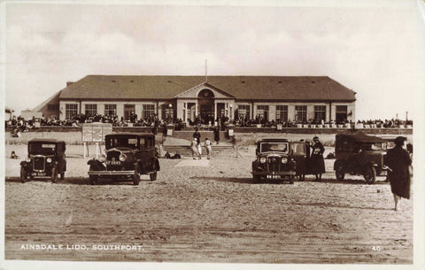 AINSDALE LIDO, SOUTHPORT - OLD CARS LANCASHIRE REAL PHOTO POSTCARD (ref 6486/25)