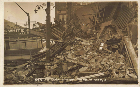 GREAT  TRAM SMASH, DEWSBURY, 1915 REAL PHOTO YORKSHIRE  POSTCARD (6381/24/X)