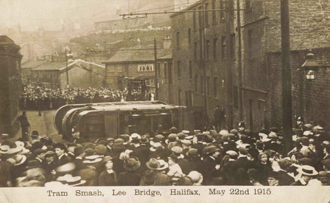 TRAM SMASH, LEE BRIDGE, HALIFAX, MAY 22 1915 REAL PHOTO POSTCARD (ref 6373/24)