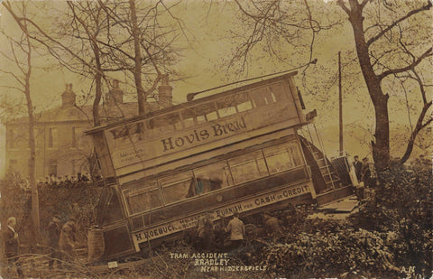 TRAM ACCIDENT, BRADLEY, NR HUDDERSFIELD, OLD REAL PHOTO POSTCARD (ref 6367/24)