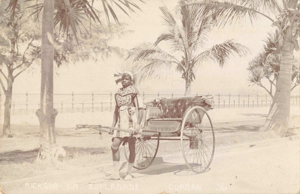 RICKSHAW ON ESPLANADE, DURBAN - OLD REAL PHOTO POSTCARD (ref 6714/22/W6)