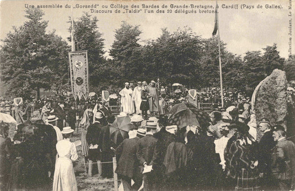 Old postcard entitled Une Assemblee du Gorsedd, ou College des Bardes de Grande-Bretagne - at Cardiff, with people from Brittany