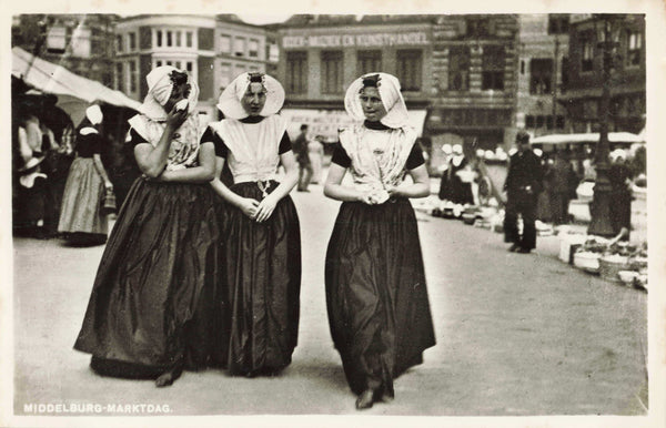MIDDELBURG - MARKTDAG REAL PHOTO POSTCARD, NETHERLANDS