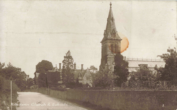 KILNDOWN CHURCH & SCHOOLS - REAL PHOTO KENT POSTCARD (ref 2488/22/W1)