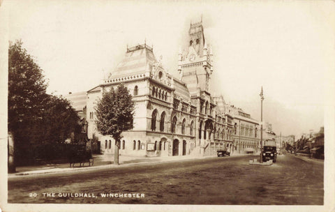 THE GUILDHALL, WINCHESTER - 1920s REAL PHOTO POSTCARD (ref 3716/W1/22)