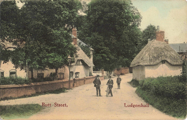 BUTT STREET, LUDGERSHALL, 1908 POSTCARD SENT BY SOLDIER (ref 2679/22/W3)