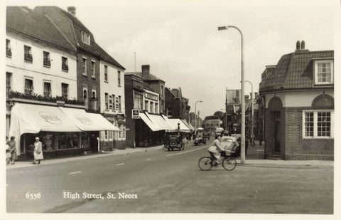 Old postcard of High Street, St Neots in Huntingdonshire