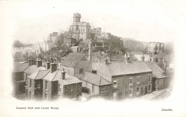 COUNTY HALL AND CASTLE WALLS, LINCOLN - OLD POSTCARD (ref 5312/22/W5)