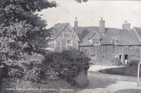 Old postcard of Kenilworth, Old Cottages, Side View