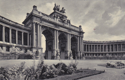 Old postcard of Brussels, L'Arcade du Palais du Cinquantenaire
