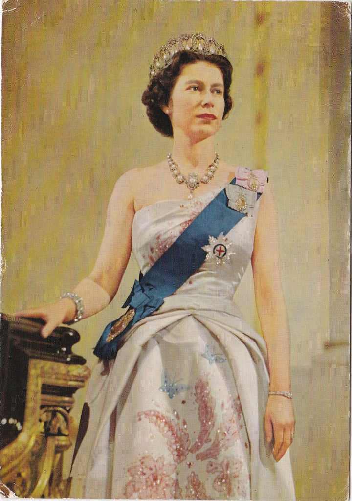 QUEEN ELIZABETH II - 1967 BRITISH ROYALTY POSTCARD (ref 3693)
