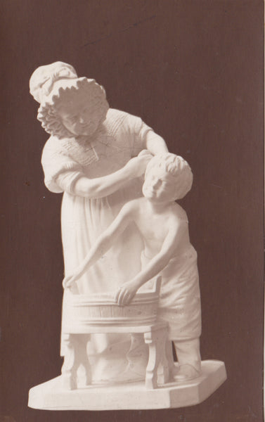 WASHING DAY - SCULPTURE POSTCARD (ref 4036/18)